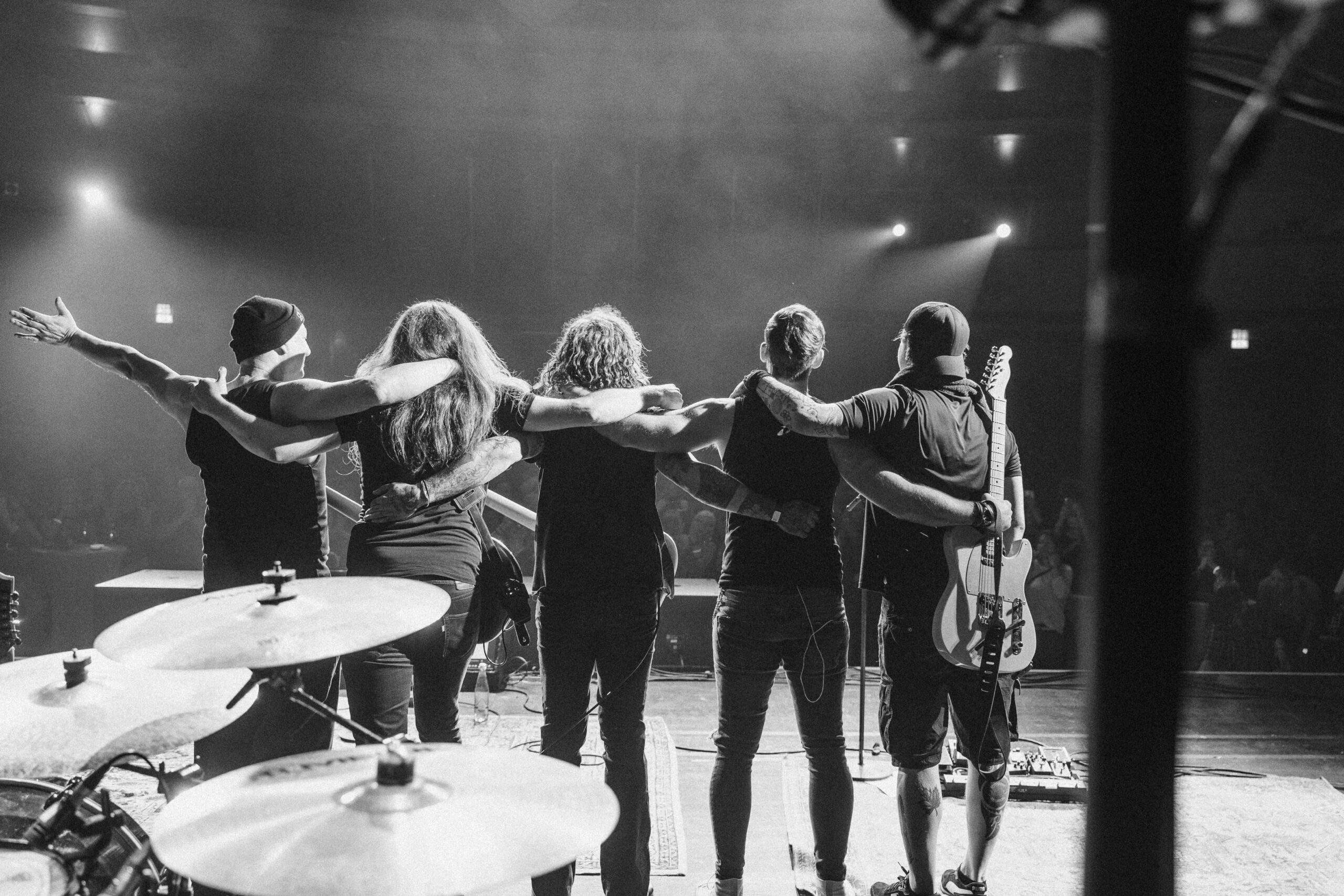 Band von hinten in einer Reihe